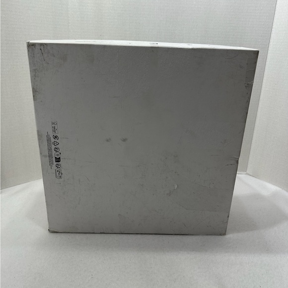 Moncler Authentic Paper Gift Storage Box 13.5 in x 13.5 in (Flawed See Photos) - Picture 7 of 10
